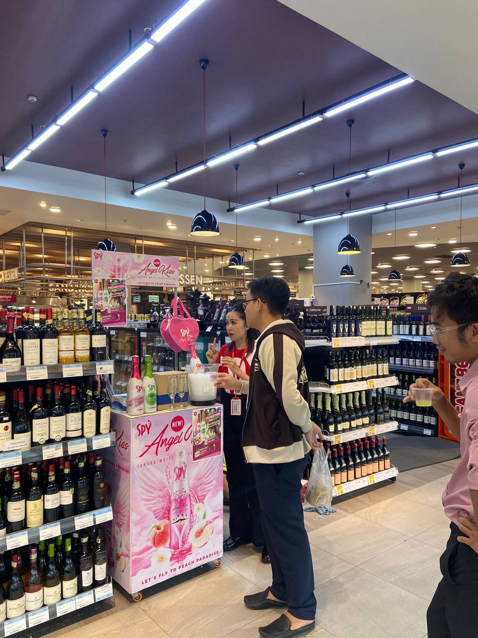 SPY Sparkle Fruit Revolutionizing FMCG Distribution with Da Houg Heng at Makro Cambodia - Image 18